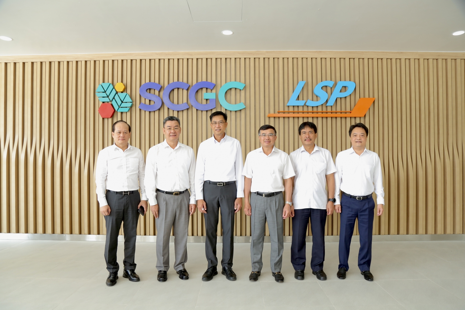 Chủ tịch HĐTV Petrovietnam Hoàng Quốc Vượng thăm và làm việc tại Tổ hợp hoá dầu Long Sơn