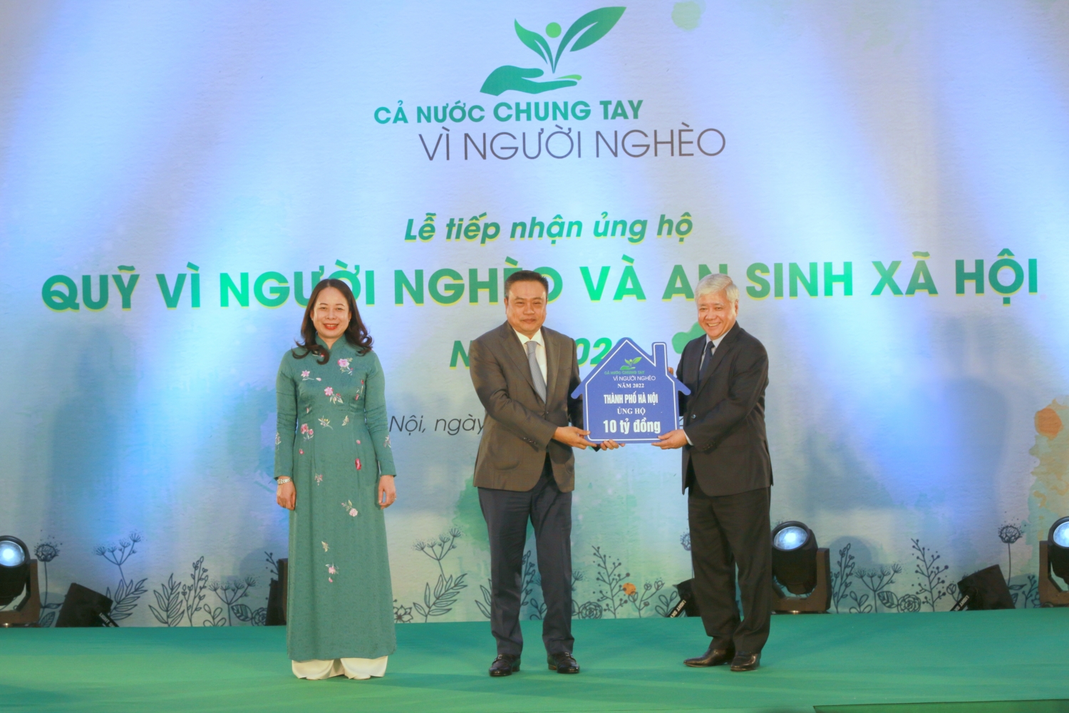 Petrovietnam ủng hộ 500 tỷ đồng cho Quỹ 'Vì Người nghèo' Petrovietnam ủng hộ 500 tỷ đồng cho Quỹ 'Vì Người nghèo'