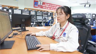 Bóng hồng duy nhất ở Phòng Điều khiển Trung tâm NMLD Dung Quất