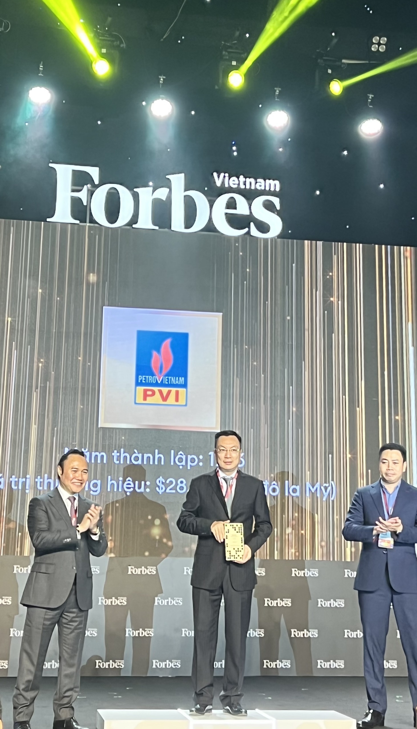 PVI vinh dự nhận giải thưởng Top 25 Thương hiệu tài chính dẫn đầu năm 2021 do Forbes bình chọn PVI vinh dự nhận giải thưởng Top 25 Thương hiệu tài chính dẫn đầu năm 2021 do Forbes bình chọn