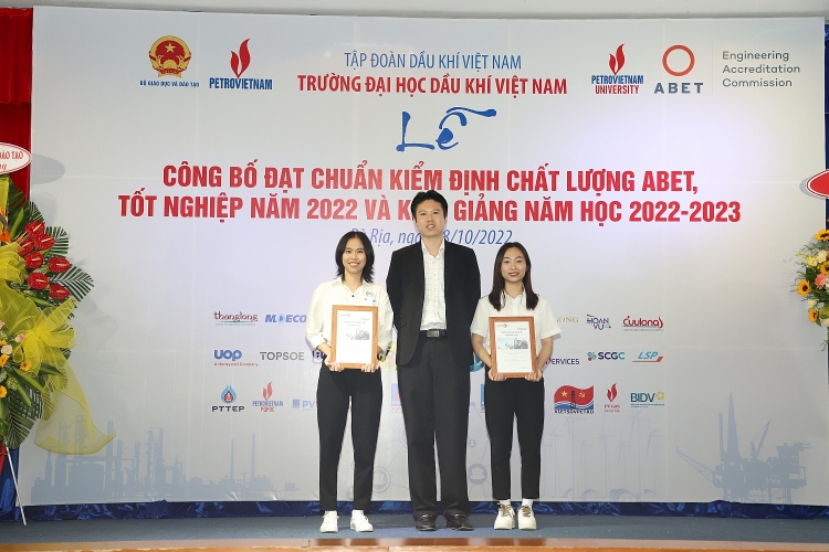 Trường Đại học Dầu khí Việt Nam: Khai giảng năm học mới 2022-2023 và trao bằng thạc sĩ, kỹ sư Trường Đại học Dầu khí Việt Nam khai giảng năm học mới 2022-2023 và trao bằng thạc sĩ, kỹ sư