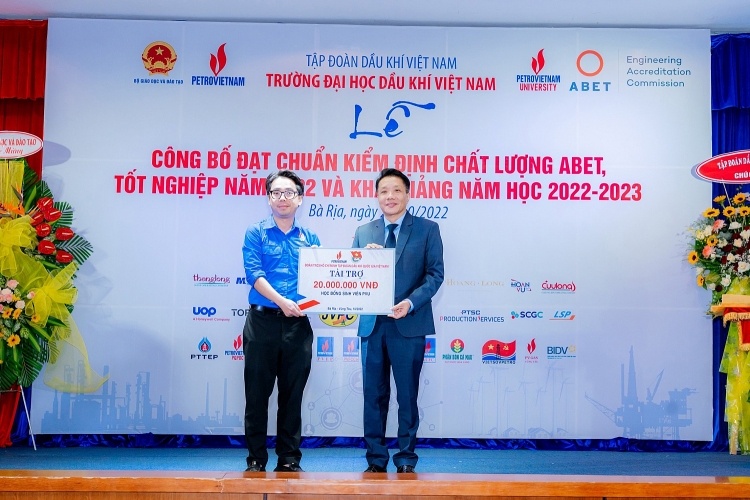 Trường Đại học Dầu khí Việt Nam: Khai giảng năm học mới 2022-2023 và trao bằng thạc sĩ, kỹ sư Trường Đại học Dầu khí Việt Nam khai giảng năm học mới 2022-2023 và trao bằng thạc sĩ, kỹ sư