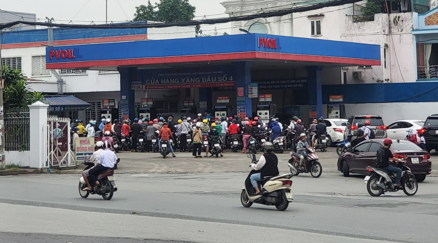 Thiếu hụt nguồn cung và lỗ hổng trong quản lý nhập khẩu, phân phối xăng dầu Thiếu hụt nguồn cung và lỗ hổng trong quản lý nhập khẩu, phân phối xăng dầu