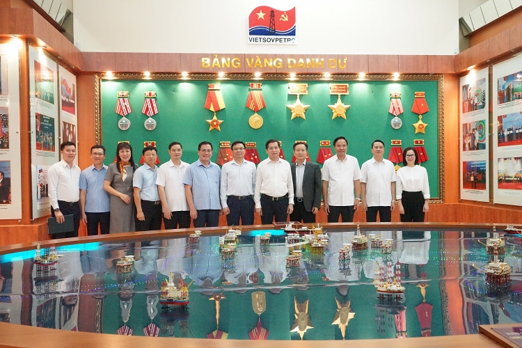 Đảng ủy Khối doanh nghiệp Trung ương đồng tình, ủng hộ chiến lược phát triển của Petrovietnam và Vietsovpetro Đảng ủy Khối doanh nghiệp Trung ương đồng tình, ủng hộ chiến lược phát triển của Petrovietnam và Vietsovpetro