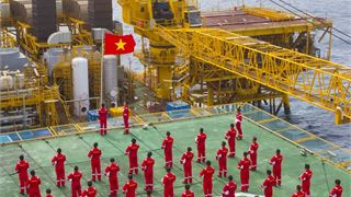 Sống và làm việc ở cụm giàn xa nhất Biển Đông