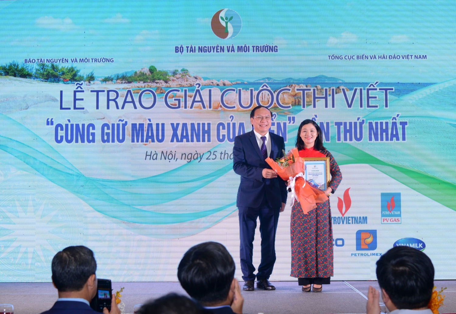 Tạp chí Năng lượng Mới đoạt giải Cuộc thi viết “Cùng giữ màu xanh của biển” Tạp chí Năng lượng Mới đoạt giải Cuộc thi viết “Cùng giữ màu xanh của biển”