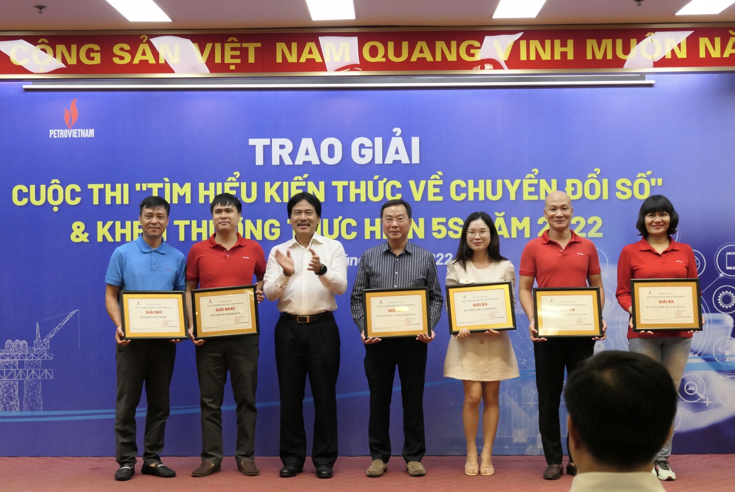 Trao giải cuộc thi online “Tìm hiểu kiến thức về Chuyển đổi số” và trao thưởng tập thể và cá nhân làm tốt 5S năm 2022 Trao giải cuộc thi online “Tìm hiểu kiến thức về Chuyển đổi số” và trao thưởng tập thể và cá nhân làm tốt 5S năm 2022