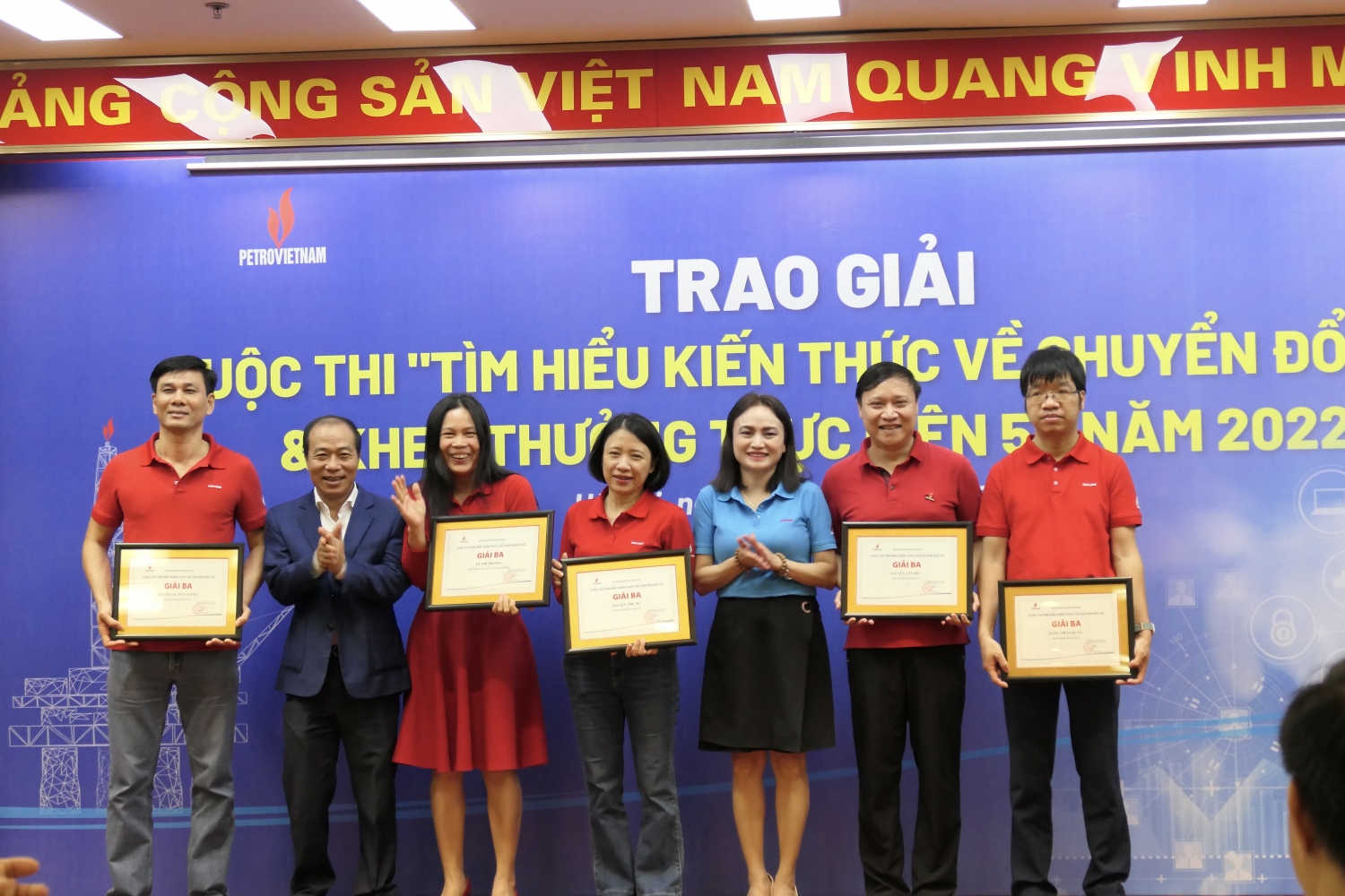 Trao giải cuộc thi online “Tìm hiểu kiến thức về Chuyển đổi số” và trao thưởng tập thể và cá nhân làm tốt 5S năm 2022 Trao giải cuộc thi online “Tìm hiểu kiến thức về Chuyển đổi số” và trao thưởng tập thể và cá nhân làm tốt 5S năm 2022