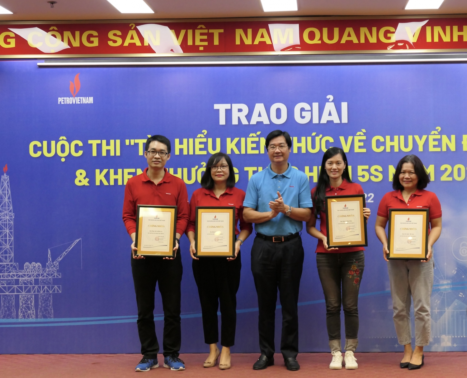 Trao giải cuộc thi online “Tìm hiểu kiến thức về Chuyển đổi số” và trao thưởng tập thể và cá nhân làm tốt 5S năm 2022 Trao giải cuộc thi online “Tìm hiểu kiến thức về Chuyển đổi số” và trao thưởng tập thể và cá nhân làm tốt 5S năm 2022