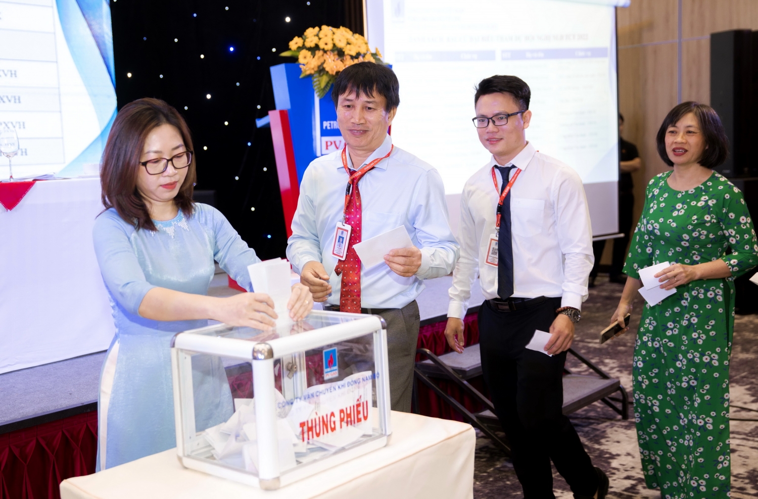 Thực hiện quyền bầu chọn đại biểu xứng đáng của KĐN Thực hiện quyền bầu chọn đại biểu xứng đáng của KĐN