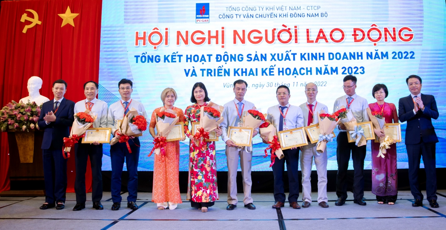KĐN biểu dương và khen thưởng các cá nhân và tập thể xuất sắc tiêu biểu năm 2022 KĐN biểu dương và khen thưởng các cá nhân và tập thể xuất sắc tiêu biểu năm 2022