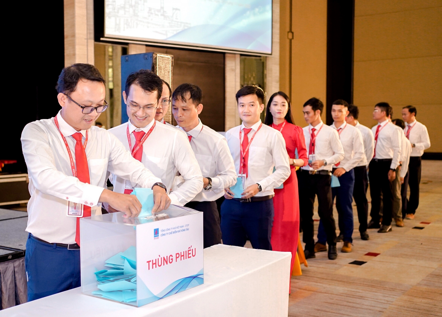 Bầu chọn các đại biểu thay mặt KVT tham dự Hội nghị NLĐ PV GAS 2022 3/ Các đại biểu PV GAS chúc mừng Hội nghị thành công tốt đẹp Bầu chọn các đại biểu thay mặt KVT tham dự Hội nghị NLĐ PV GAS 2022 3/ Các đại biểu PV GAS chúc mừng Hội nghị thành công tốt đẹp