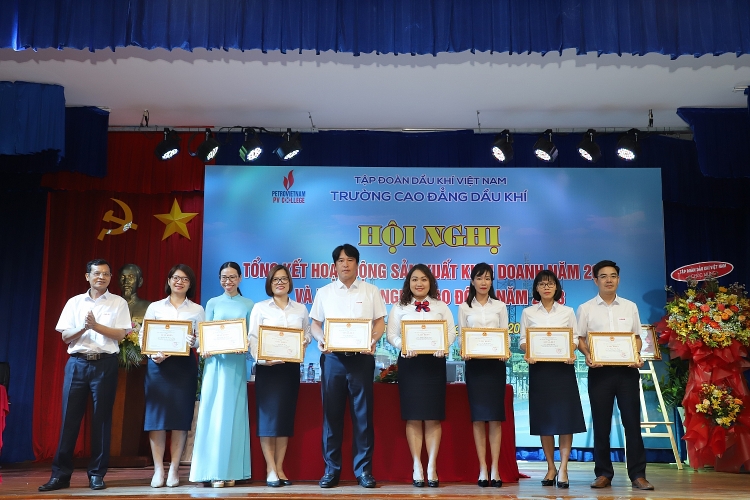 Trường Cao đẳng Dầu khí: Nâng cao chất lượng đào tạo, tiếp tục phát triển - Khẳng định vị thế Trường Cao đẳng Dầu khí: Nâng cao chất lượng đào tạo - Khẳng định vị thế, góp phần vào sự phát triển của Petrovietnam
