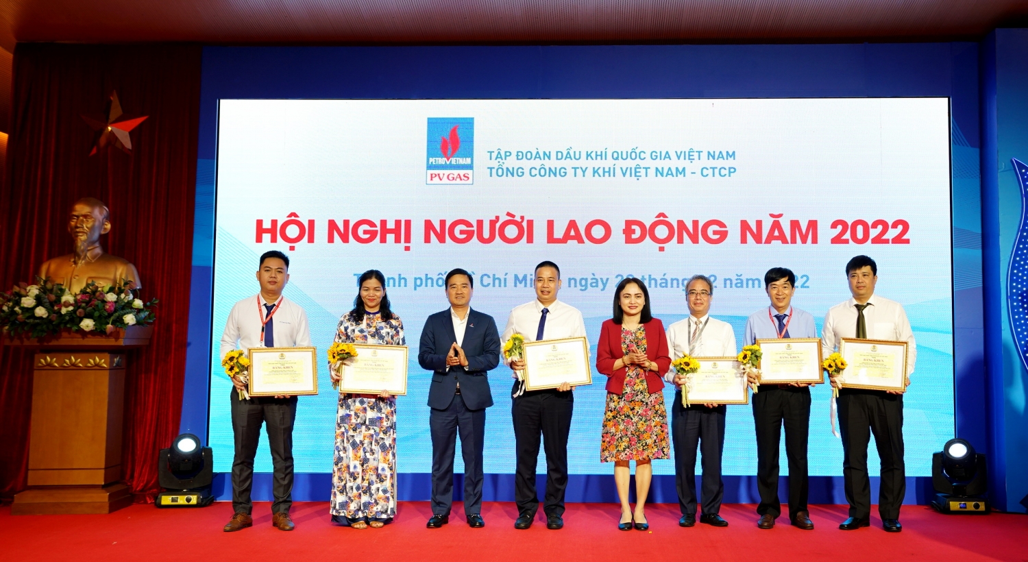 Công đoàn Dầu khí Việt Nam khen thưởng 6 công đoàn có thành tích xuất sắc trong phong trào thi đua năm 2022 Công đoàn Dầu khí Việt Nam khen thưởng 6 công đoàn có thành tích xuất sắc trong phong trào thi đua năm 2022