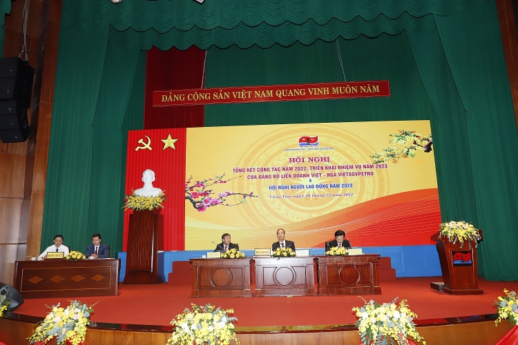Vietsovpetro tổ chức Hội nghị Tổng kết công tác Đảng năm 2022 và Hội nghị Người lao động năm 2023 Vietsovpetro: Thu nhập và các chế độ phúc lợi cho người lao động năm 2022 được đảm bảo ở mức tốt