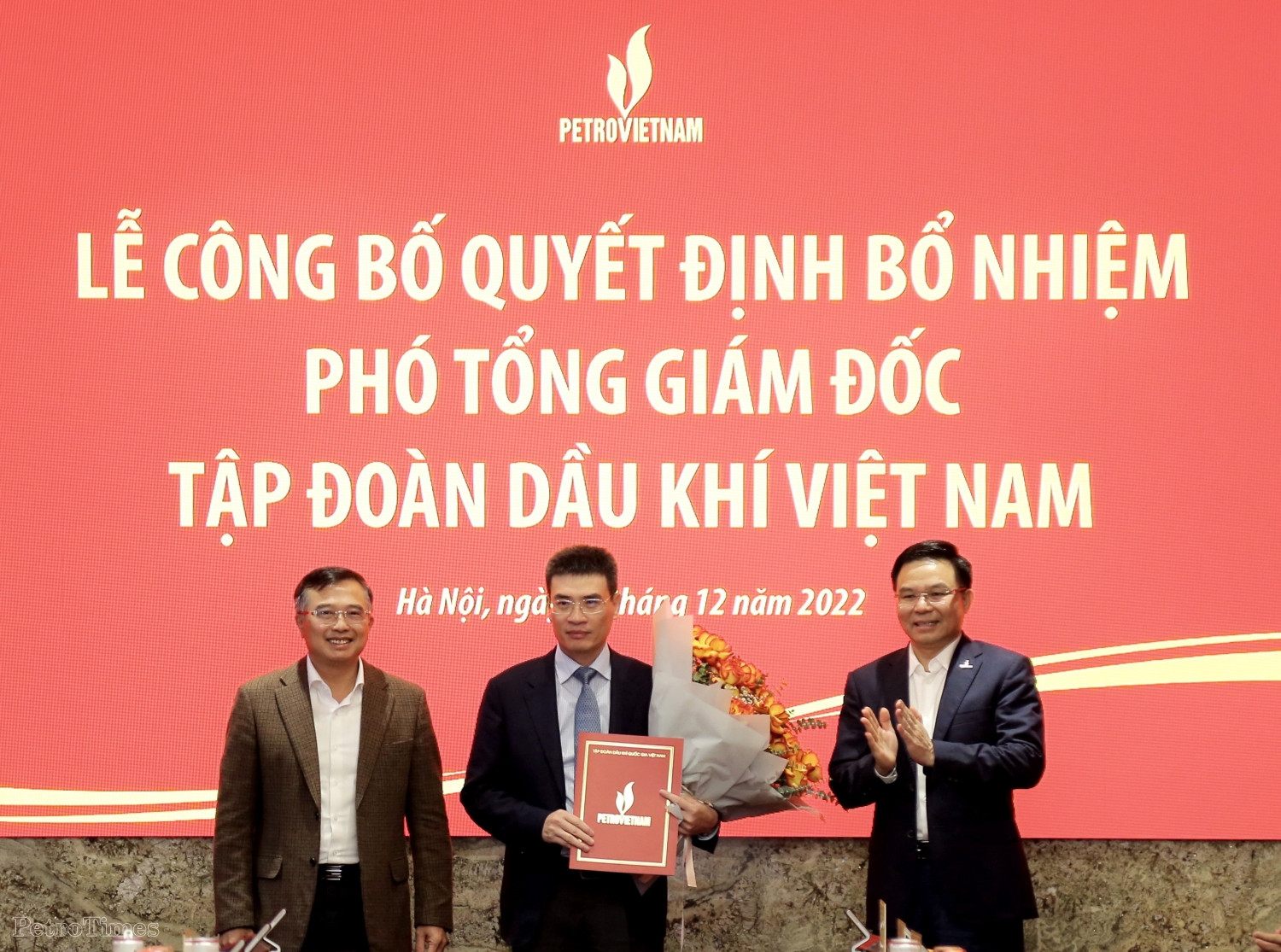Petrovietnam announces and awards decision on the Group’s Vice President