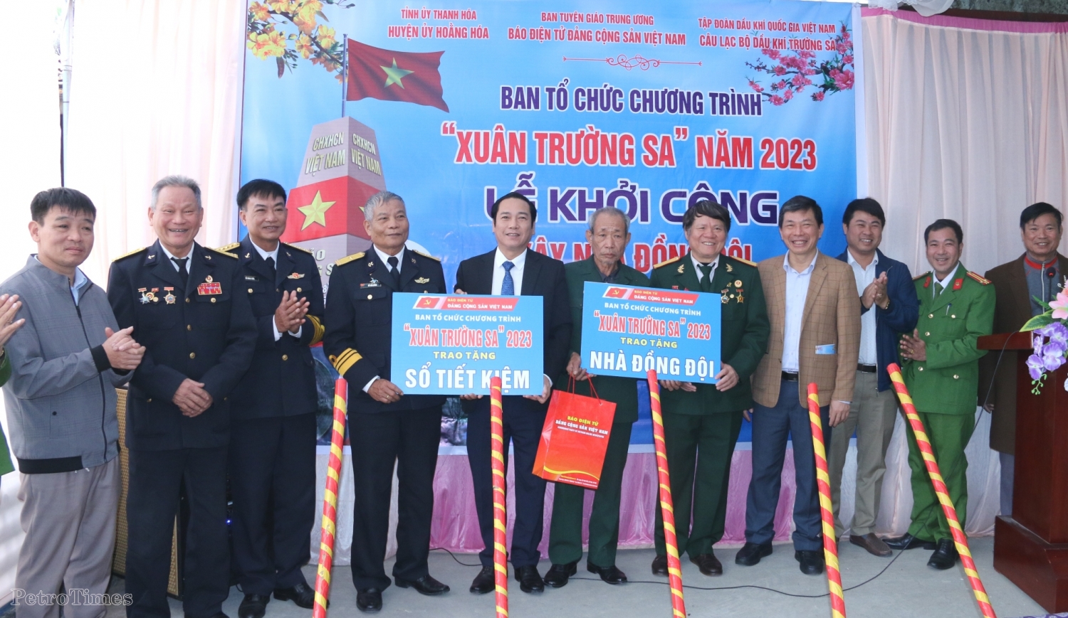 Câu lạc bộ Dầu khí Trường Sa hỗ trợ kinh phí xây dựng Câu lạc bộ Dầu khí Trường Sa hỗ trợ kinh phí xây dựng