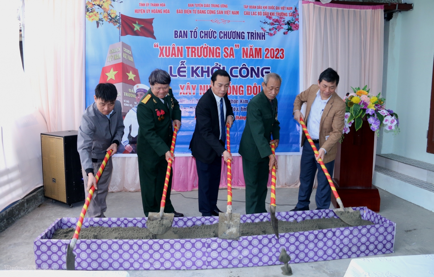 Câu lạc bộ Dầu khí Trường Sa hỗ trợ kinh phí xây dựng Câu lạc bộ Dầu khí Trường Sa hỗ trợ kinh phí xây dựng