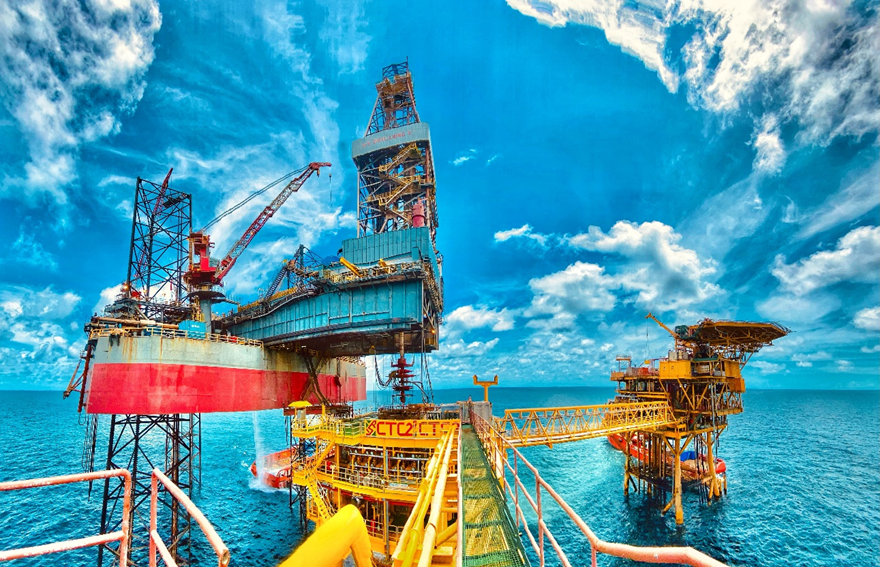 Giàn Cá Tầm 02, một trong 05 mỏ/công trình dầu khí mới vào khai thác trong năm 2022. 