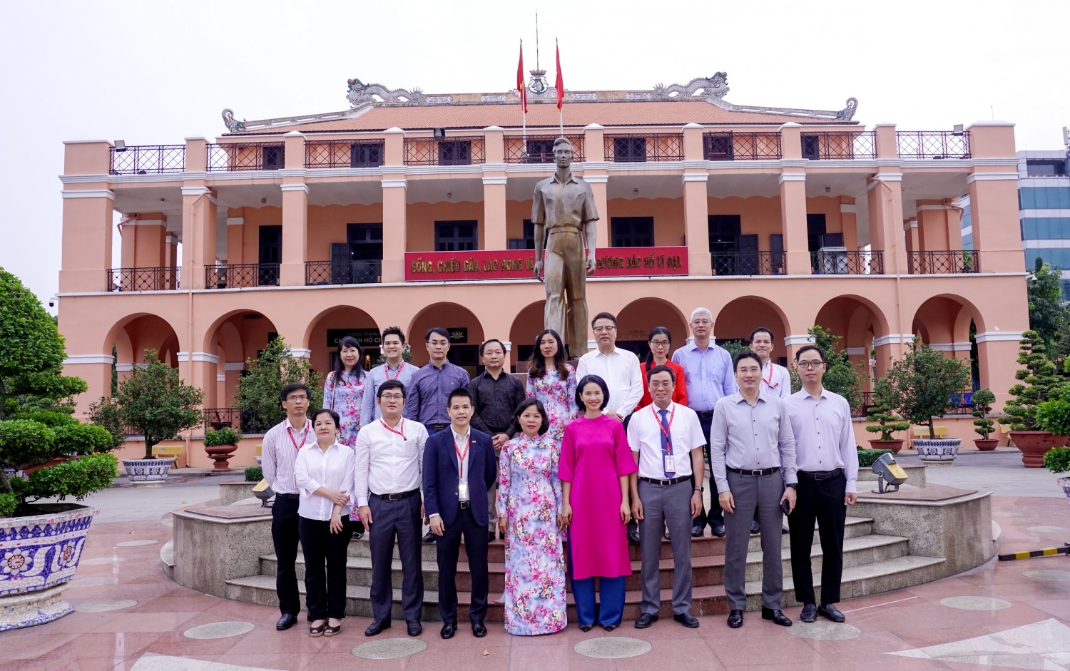 Chi bộ Thị trường – Hợp đồng – Truyền thông tổ chức sinh hoạt đảng kết hợp tìm hiểu truyền thống tại Bảo tàng Hồ Chí Minh – Bến Nhà Rồng Chi bộ Thị trường – Hợp đồng – Truyền thông tổ chức sinh hoạt đảng kết hợp tìm hiểu truyền thống tại Bảo tàng Hồ Chí Minh – Bến Nhà Rồng