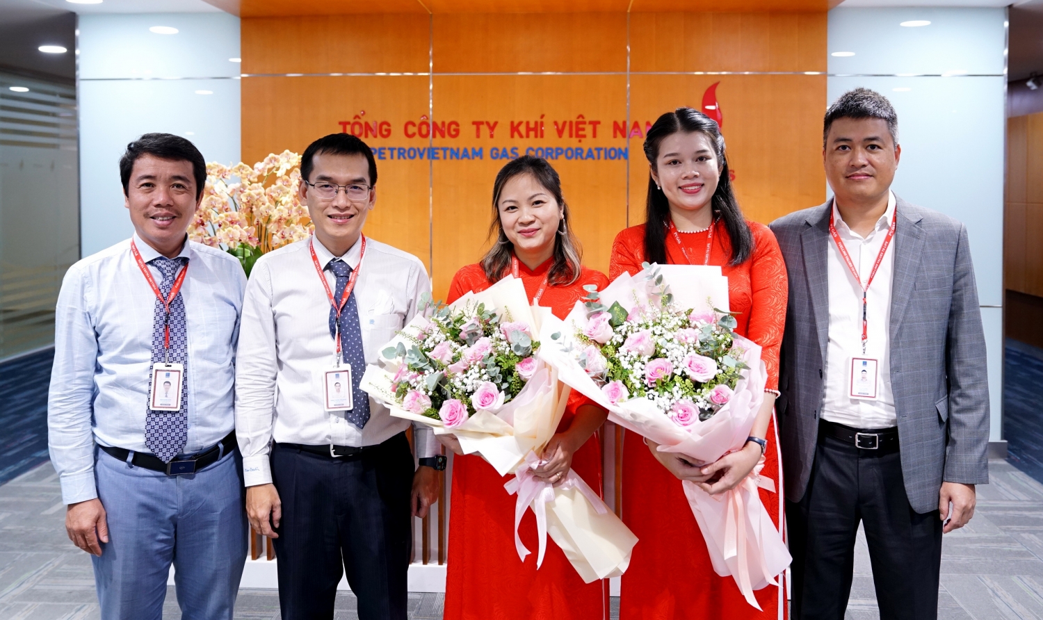 Chi bộ Văn phòng – Chuyển đổi số tổ chức kết nạp 2 đảng viên mới Chi bộ Văn phòng – Chuyển đổi số tổ chức kết nạp 2 đảng viên mới