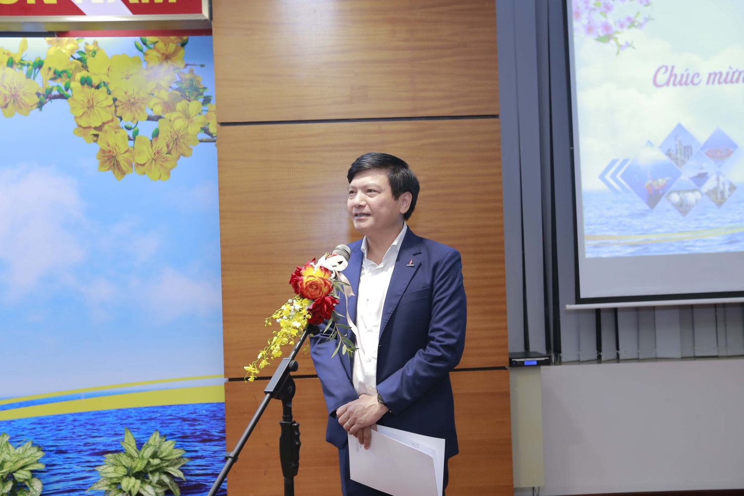 Petrovietnam tổ chức gặp mặt, trao tặng Kỷ niệm chương 'Vì sự nghiệp Dầu khí' cho các nhà quản lý báo chí, nhà báo Petrovietnam tổ chức gặp mặt, trao tặng Kỷ niệm chương 'Vì sự nghiệp Dầu khí' cho các nhà quản lý báo chí, nhà báo