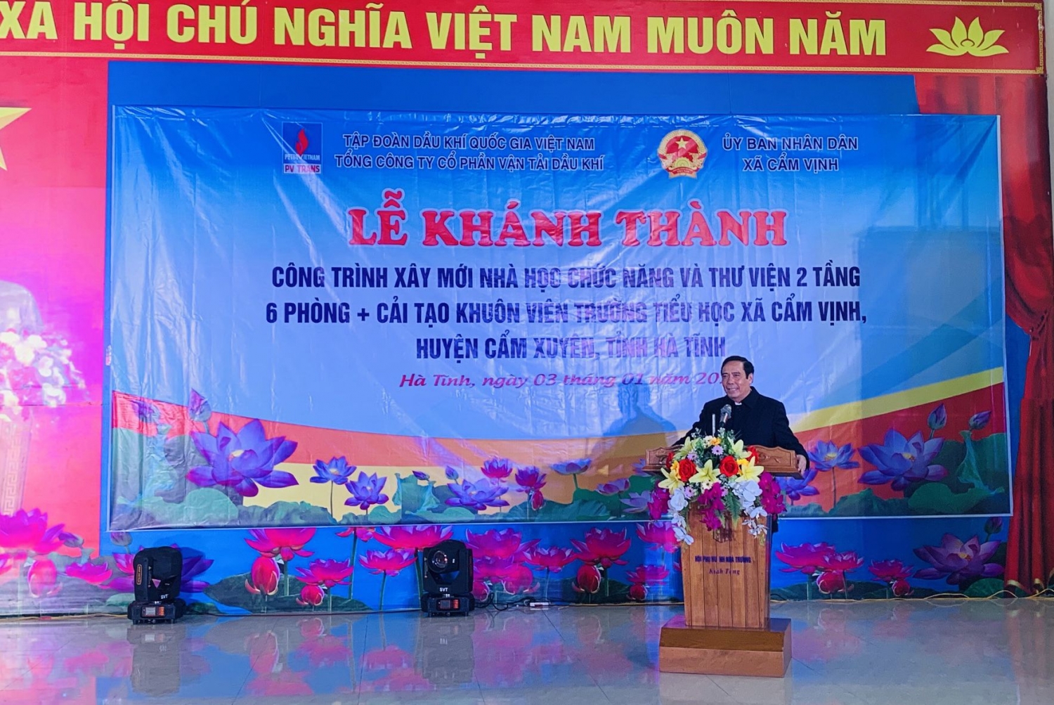 Ông Nguyễn Thanh Bình thay mặt địa phương phát biểu cảm ơn sự hỗ trợ của PVTrans Ông Nguyễn Thanh Bình thay mặt địa phương phát biểu cảm ơn sự hỗ trợ của PVTrans