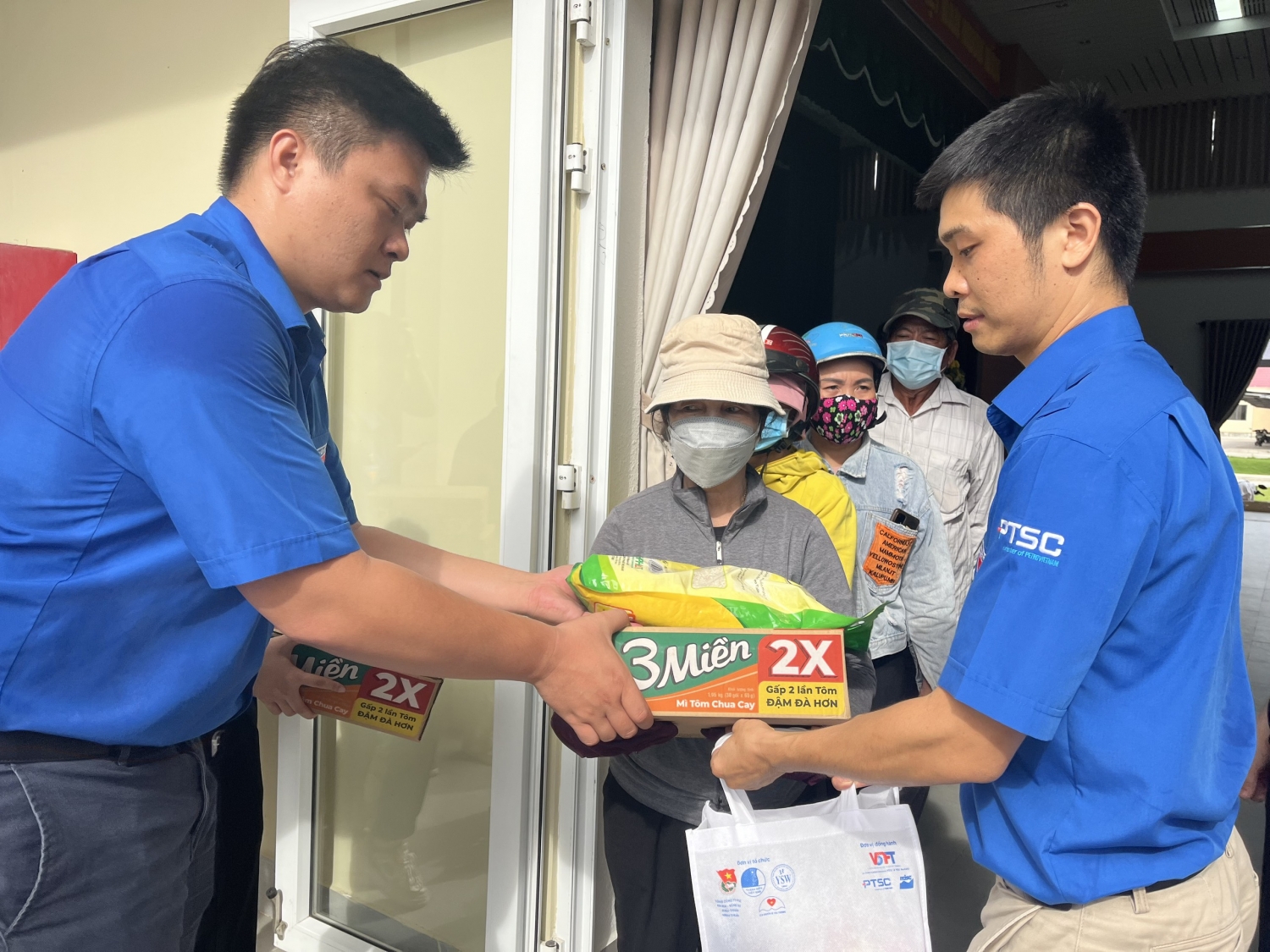 Tuổi trẻ PTSC mang “Tết trọn niềm vui” đến đồng bào dân tộc thiểu số Tuổi trẻ PTSC mang “Tết trọn niềm vui” đến đồng bào dân tộc thiểu số