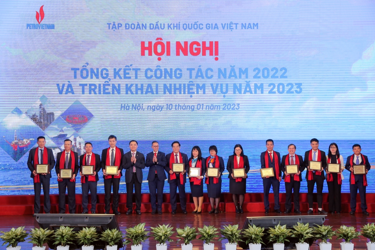 BSR được vinh danh thành tích tiêu biểu, xuất sắc trên các lĩnh vực năm 2022 BSR được vinh danh thành tích tiêu biểu, xuất sắc trên các lĩnh vực năm 2022
