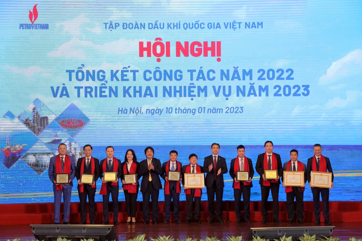 BSR được vinh danh thành tích tiêu biểu, xuất sắc trên các lĩnh vực năm 2022 BSR được vinh danh thành tích tiêu biểu, xuất sắc trên các lĩnh vực năm 2022
