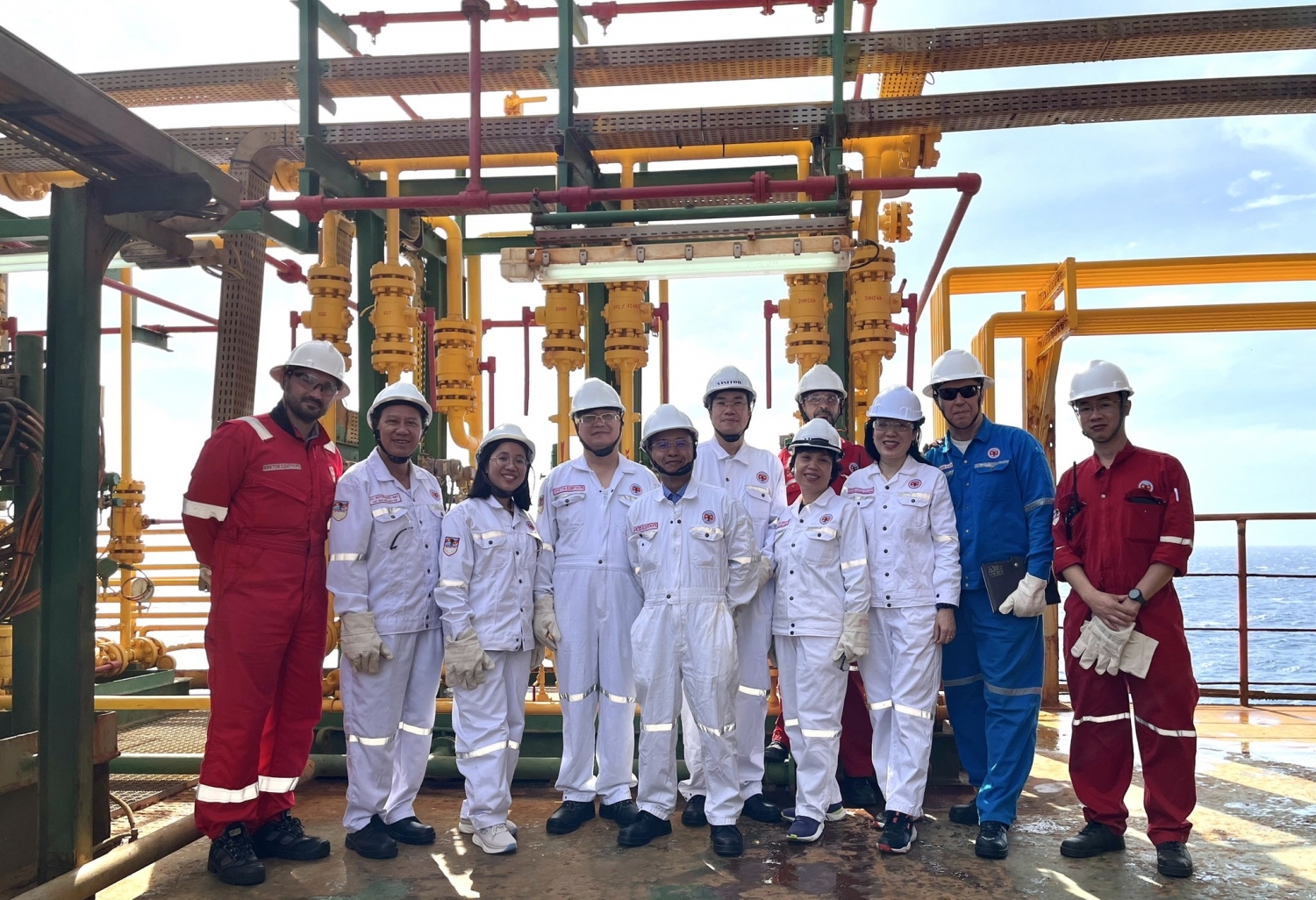 Lãnh đạo TP Vũng Tàu và Vietsovpetro chúc Tết người lao động trên Giàn CNTT-2 Lãnh đạo TP Vũng Tàu và Vietsovpetro chúc Tết người lao động trên Giàn CNTT-2