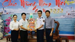 Trao tặng Tạp chí Năng lượng Mới số Xuân Quý Mão 2023 cho các đơn vị tại Bà Rịa - Vũng Tàu