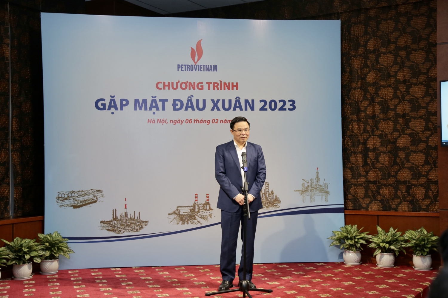 undefined Petrovietnam trao tặng Kỷ niệm chương “Vì sự nghiệp Dầu khí”
