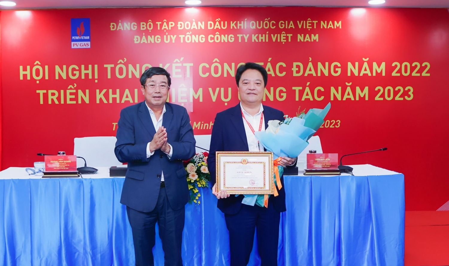 Đảng bộ PV GAS nhận Giấy khen của Đảng ủy Tập đoàn cho Đảng bộ đạt tiêu chuẩn Đảng ủy PV GAS - Nhận thức đúng, đồng thuận cao, nỗ lực lớn