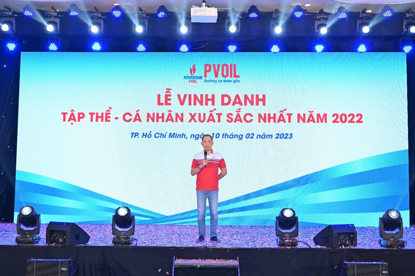 Ông Cao Hoài Dương - Bí thư Đảng ủy, Chủ tịch HĐQT PVOIL phát biểu chúc mừng các tập thể, cá nhân xuất sắc nhất năm 2022 Ông Cao Hoài Dương - Bí thư Đảng ủy, Chủ tịch HĐQT PVOIL phát biểu chúc mừng các tập thể, cá nhân xuất sắc nhất năm 2022