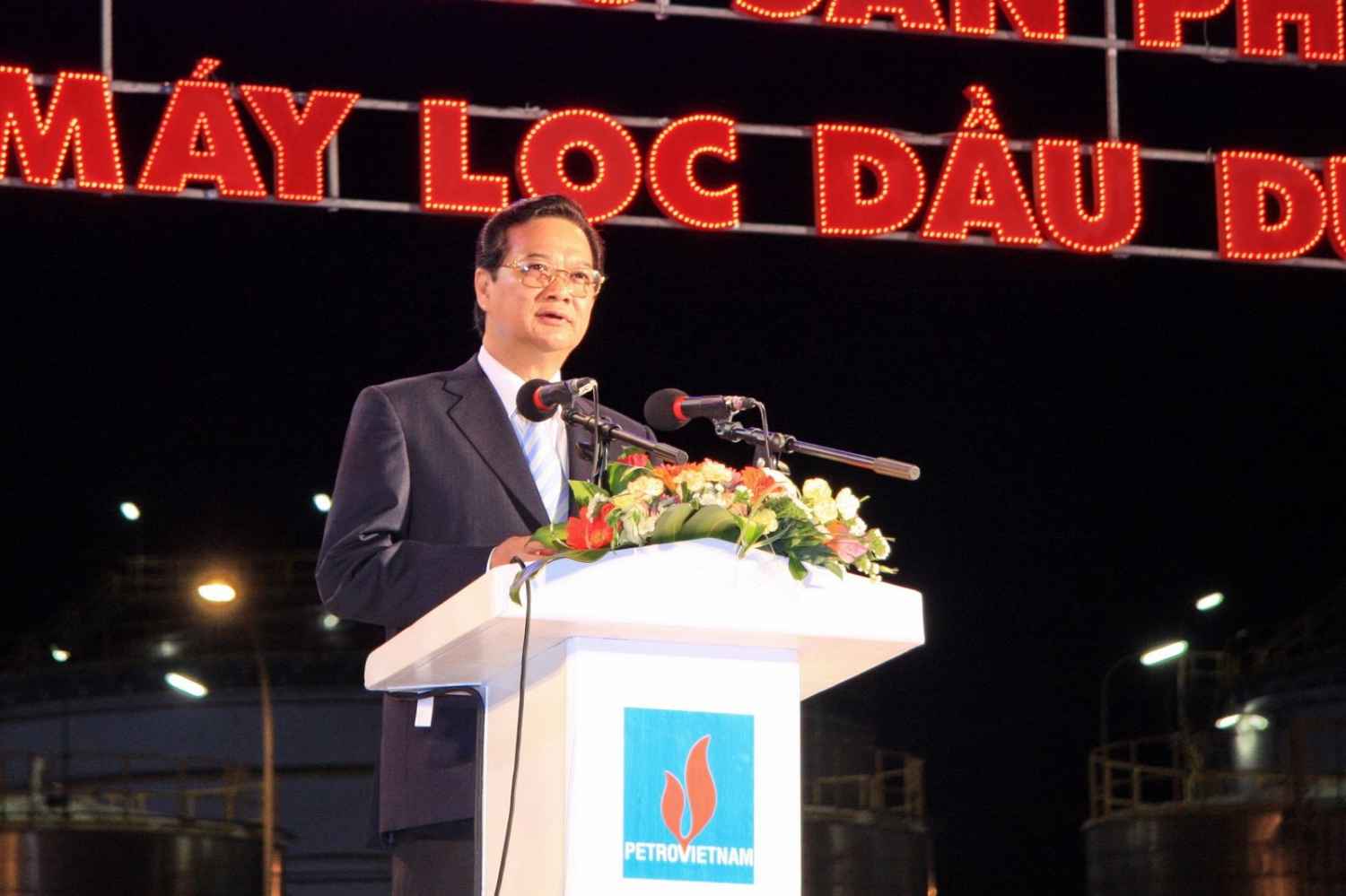 NMLD Dung Quất kỷ niệm 14 năm ngày xuất bán dòng sản phẩm thương mại đầu tiên NMLD Dung Quất kỷ niệm 14 năm ngày xuất bán dòng sản phẩm thương mại đầu tiên