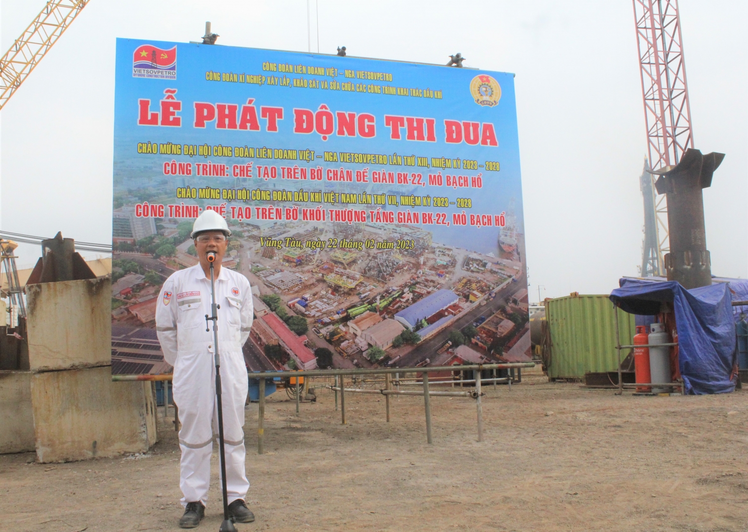 Công đoàn Xí nghiệp Xây lắp phát động 2 công trình thi đua chế tạo giàn BK-22 Công đoàn Xí nghiệp Xây lắp phát động 2 công trình thi đua chế tạo giàn BK-22