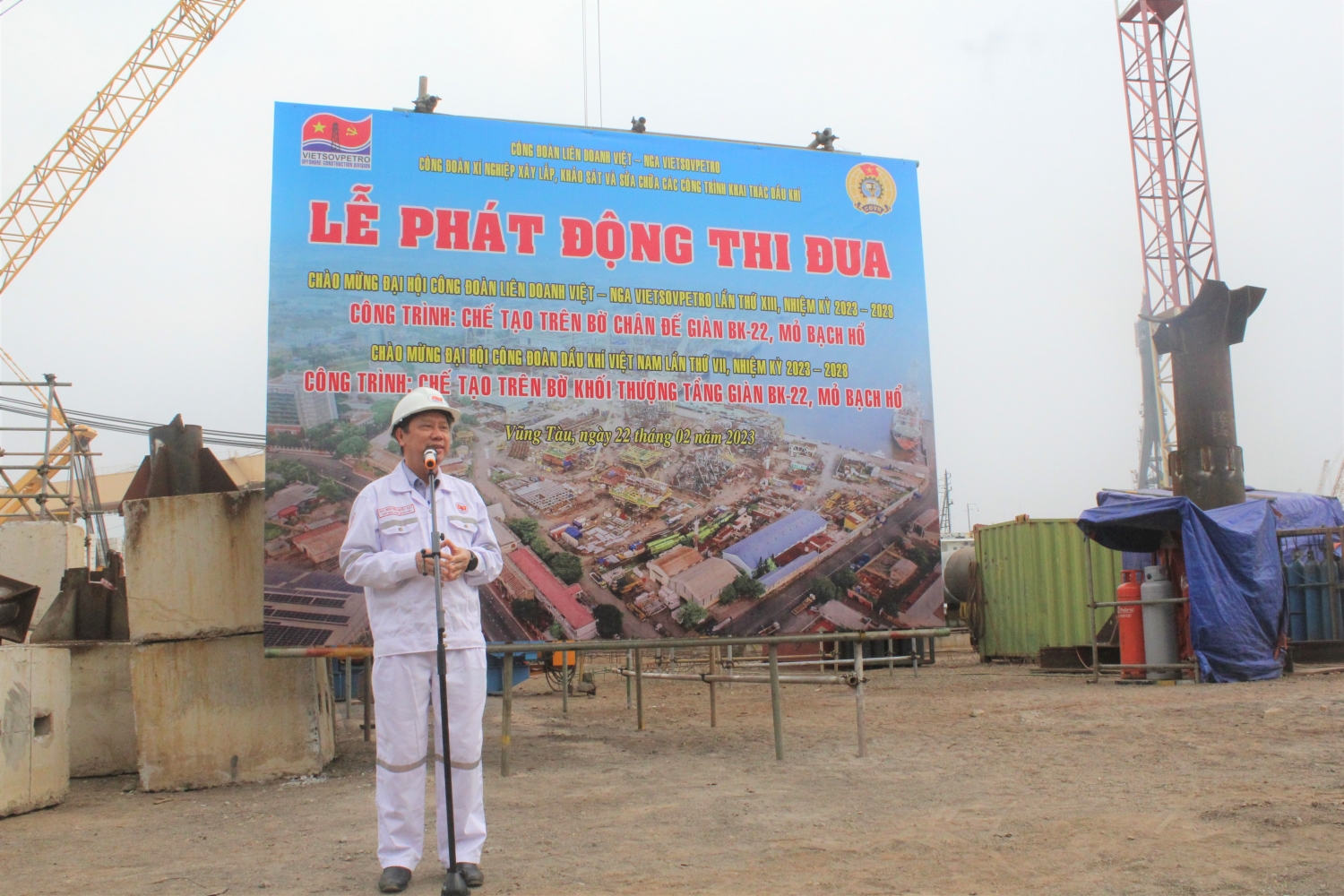 Công đoàn Xí nghiệp Xây lắp phát động 2 công trình thi đua chế tạo giàn BK-22 Công đoàn Xí nghiệp Xây lắp phát động 2 công trình thi đua chế tạo giàn BK-22