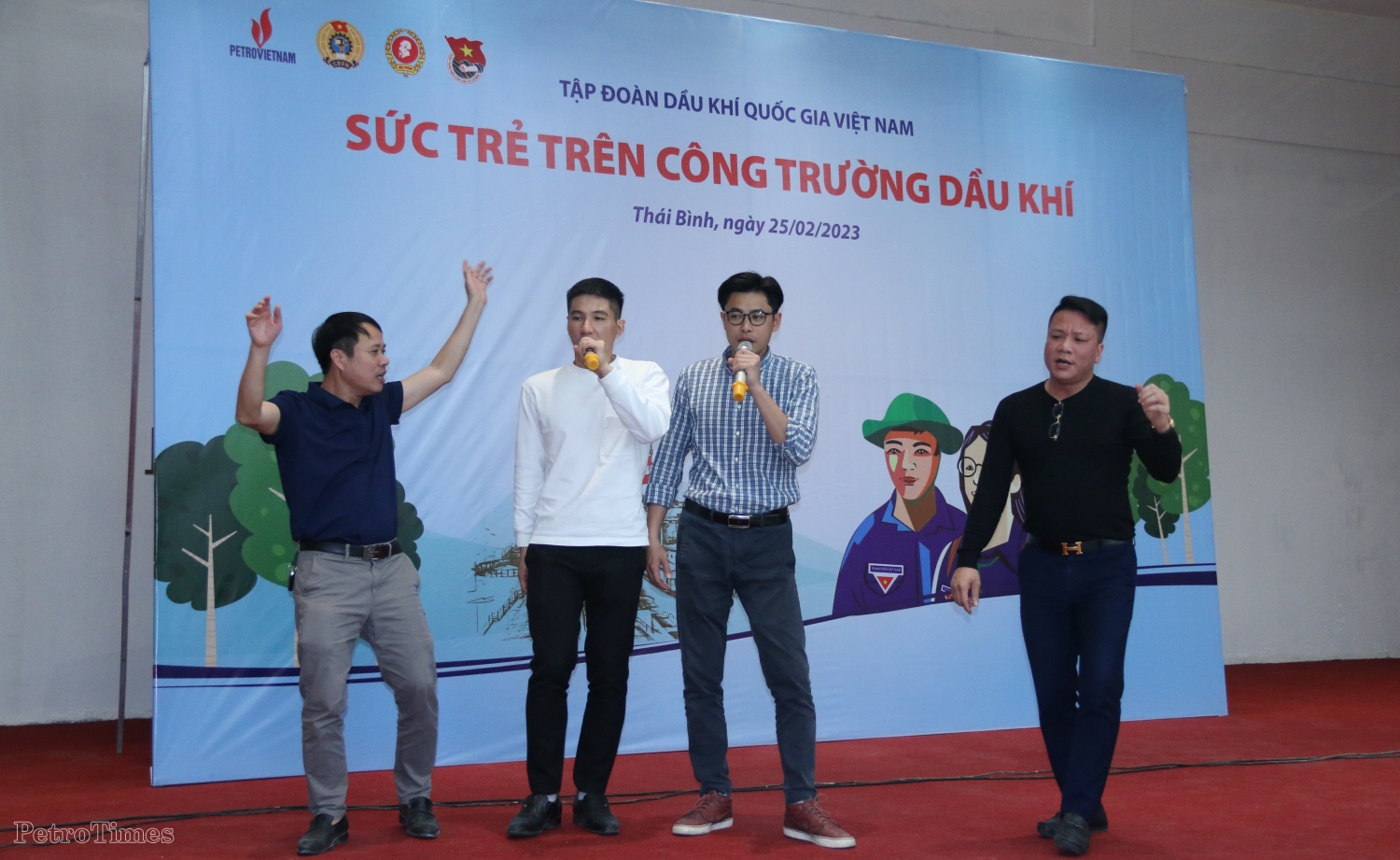 Sôi nổi hoạt động “Sức trẻ trên công trường Dầu khí” Sôi nổi hoạt động “Sức trẻ trên công trường Dầu khí”