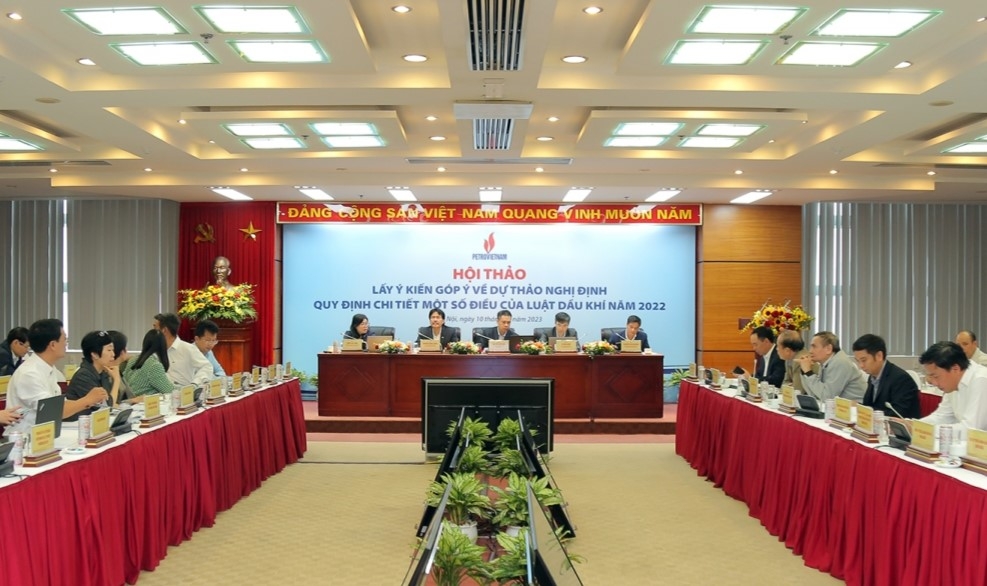 Tập đoàn Dầu khí Việt Nam (Petrovietnam) phối hợp với Vụ Dầu khí và Than (Bộ Công Thương) tổ chức hội thảo lấy ý kiến góp ý về Dự thảo Nghị định quy định chi tiết một số điều của Luật Dầu khí năm 2022. Tập đoàn Dầu khí Việt Nam (Petrovietnam) phối hợp với Vụ Dầu khí và Than (Bộ Công Thương) tổ chức hội thảo lấy ý kiến góp ý về Dự thảo Nghị định quy định chi tiết một số điều của Luật Dầu khí năm 2022.