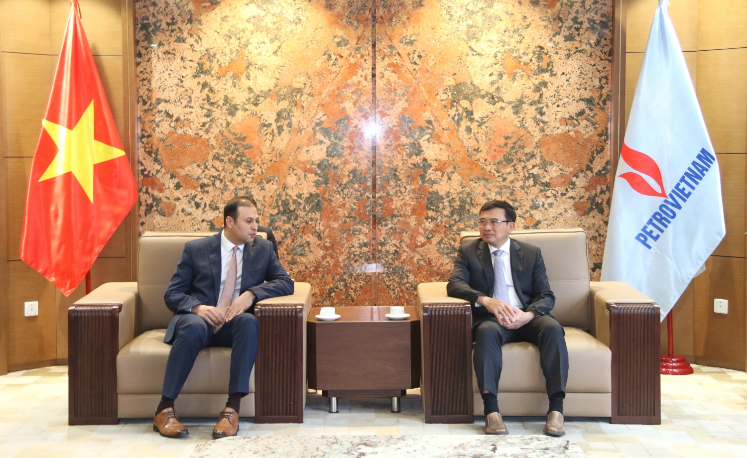 Petrovietnam Chairman of the Board of Directors Hoang Quoc Vuong receives Ambassador of the Kingdom of Saudi Arabia to Vietnam