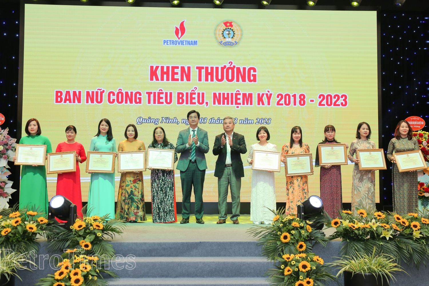 Xây dựng hình ảnh người phụ nữ Dầu khí trí tuệ, năng động, sáng tạo, nhân ái, nghĩa tình Xây dựng hình ảnh người phụ nữ Dầu khí trí tuệ, năng động, sáng tạo, nhân ái, nghĩa tình