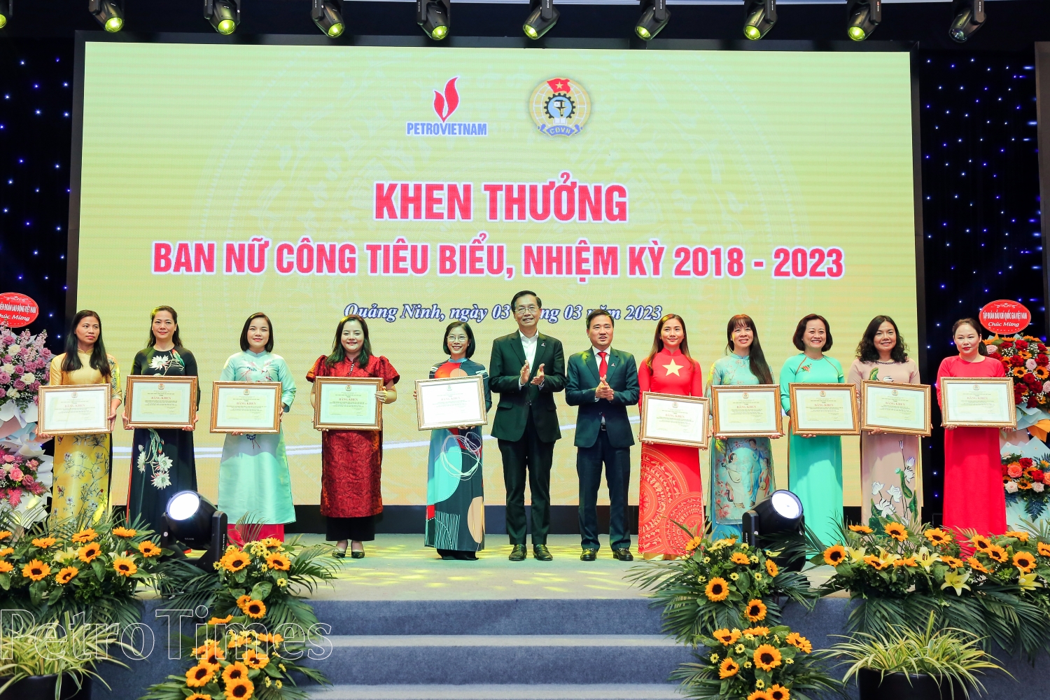 Xây dựng hình ảnh người phụ nữ Dầu khí trí tuệ, năng động, sáng tạo, nhân ái, nghĩa tình Xây dựng hình ảnh người phụ nữ Dầu khí trí tuệ, năng động, sáng tạo, nhân ái, nghĩa tình