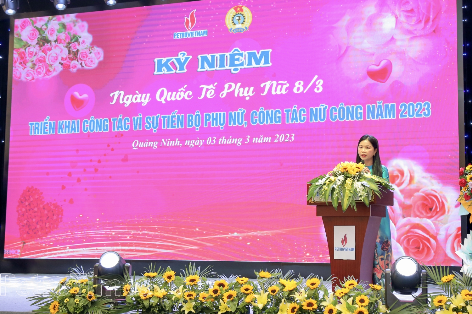 Xây dựng hình ảnh người phụ nữ Dầu khí trí tuệ, năng động, sáng tạo, nhân ái, nghĩa tình Xây dựng hình ảnh người phụ nữ Dầu khí trí tuệ, năng động, sáng tạo, nhân ái, nghĩa tình