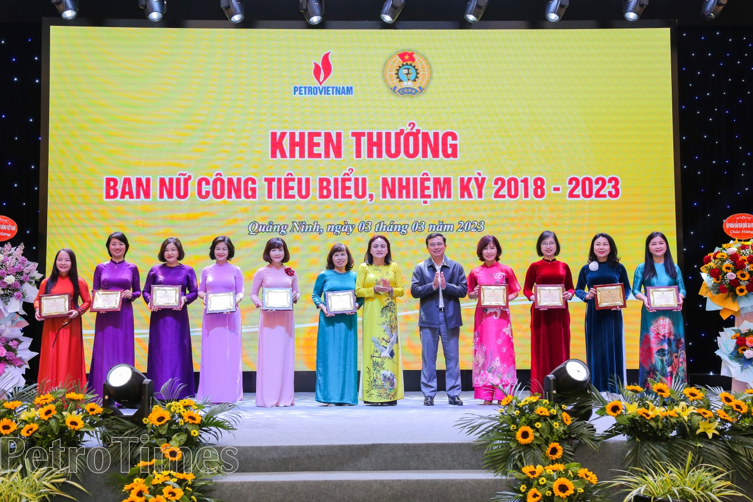 Xây dựng hình ảnh người phụ nữ Dầu khí trí tuệ, năng động, sáng tạo, nhân ái, nghĩa tình Xây dựng hình ảnh người phụ nữ Dầu khí trí tuệ, năng động, sáng tạo, nhân ái, nghĩa tình