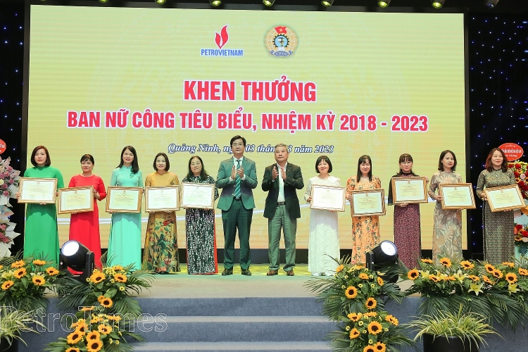 Khẳng định trí tuệ, bản lĩnh của phụ nữ ngành Dầu khí Khẳng định trí tuệ, bản lĩnh của phụ nữ ngành Dầu khí