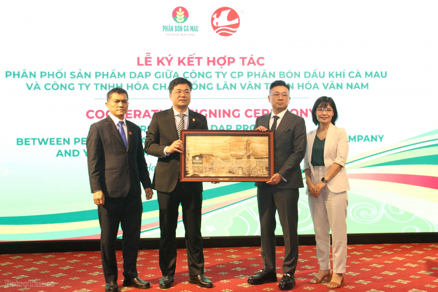 PVCFC ký kết hợp tác phân phối sản phẩm DAP với Tập đoàn Hoá chất Vân Thiên Hoá PVCFC ký kết hợp tác phân phối sản phẩm DAP với Tập đoàn Hoá chất Vân Thiên Hoá