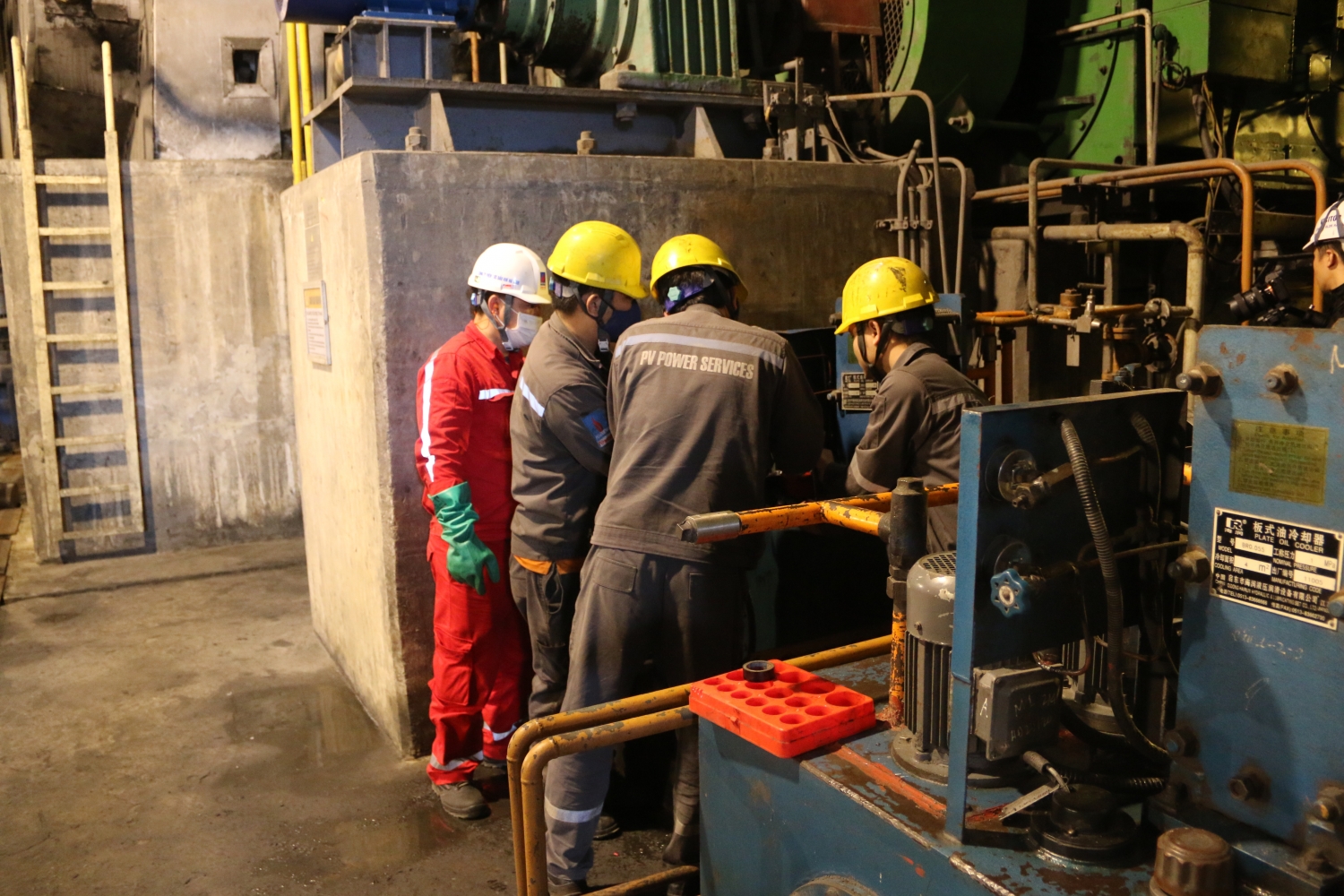 thời gian qua, hàng trăm chuyên gia nước ngoài và kỹ sư trong nước luôn có mặt tại hiện trường để thực hiện công việc. Đặc biệt, các nhà thầu nỗ lực làm xuyên tết, xuyên lễ với mục tiêu chạy thử nghiệm và hoàn thành công tác đại tu, dự kiến chính thức hòa lưới tổ máy số 1 vào ngày 3/3.”. thời gian qua, hàng trăm chuyên gia nước ngoài và kỹ sư trong nước luôn có mặt tại hiện trường để thực hiện công việc. Đặc biệt, các nhà thầu nỗ lực làm xuyên tết, xuyên lễ với mục tiêu chạy thử nghiệm và hoàn thành công tác đại tu, dự kiến chính thức hòa lưới tổ máy số 1 vào ngày 3/3.”.