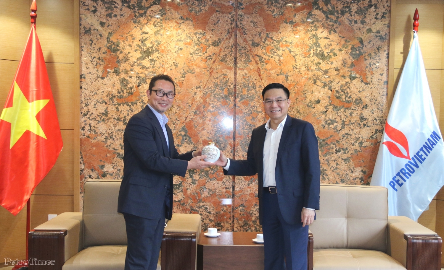 Tổng Giám đốc Petrovietnam Lê Mạnh Hùng tiếp Tổng Giám đốc Ban Năng lượng và Điện châu Á Marubeni Tổng Giám đốc Petrovietnam Lê Mạnh Hùng tiếp Tổng Giám đốc Ban Năng lượng và Điện châu Á Marubeni