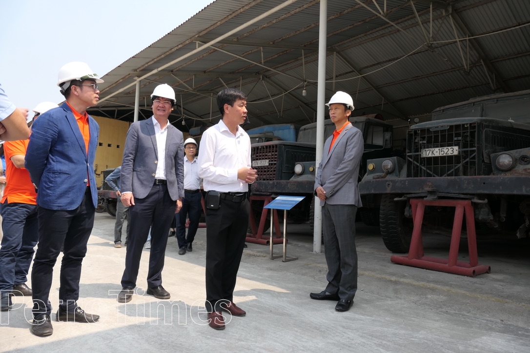 Lãnh đạo PVEP thăm Khu lưu niệm Công trình khai thác dầu khí đầu tiên tại Việt Nam Lãnh đạo PVEP thăm Khu lưu niệm Công trình khai thác dầu khí đầu tiên tại Việt Nam